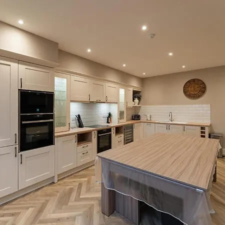 Howe * Bowness-on-Windermere