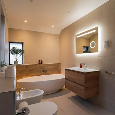 Howe * Bowness-on-Windermere