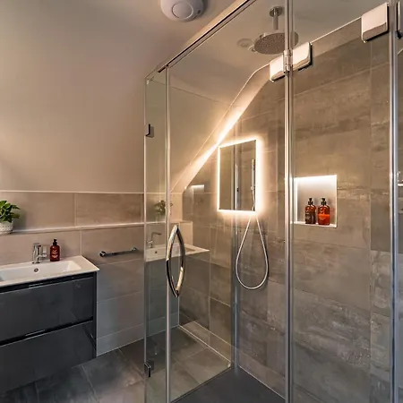 Howe * Bowness-on-Windermere